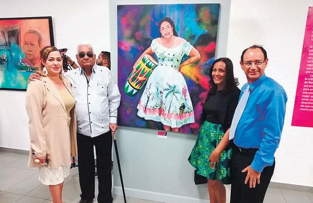 Dedican exposición a Casandra Damirón en honor a su natalicio