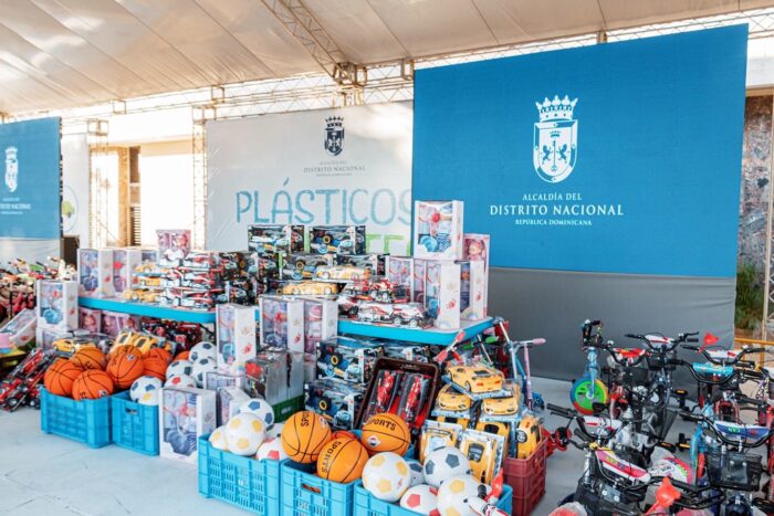 Alcaldía DN realizó iniciativa Plásticos por Juguetes - Antena 7