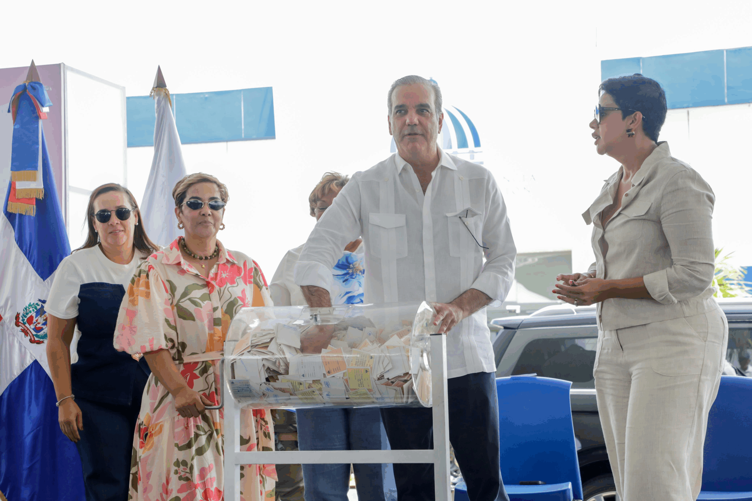 Presidente Abinader destaca sacrificio y fortaleza de las madres dominicanas durante jornada nacional “Madres que Sostienen”