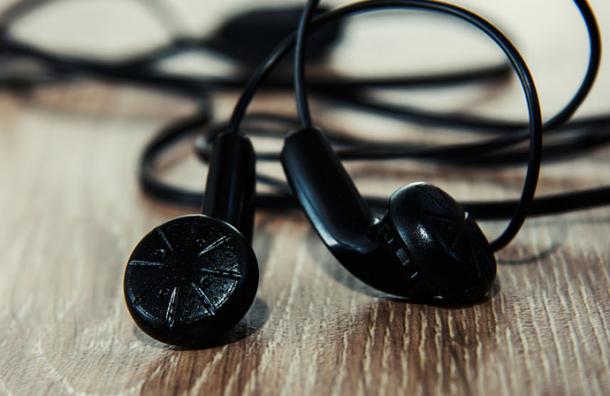 peligrosa razón por la que no deberías comprar audífonos baratos 7